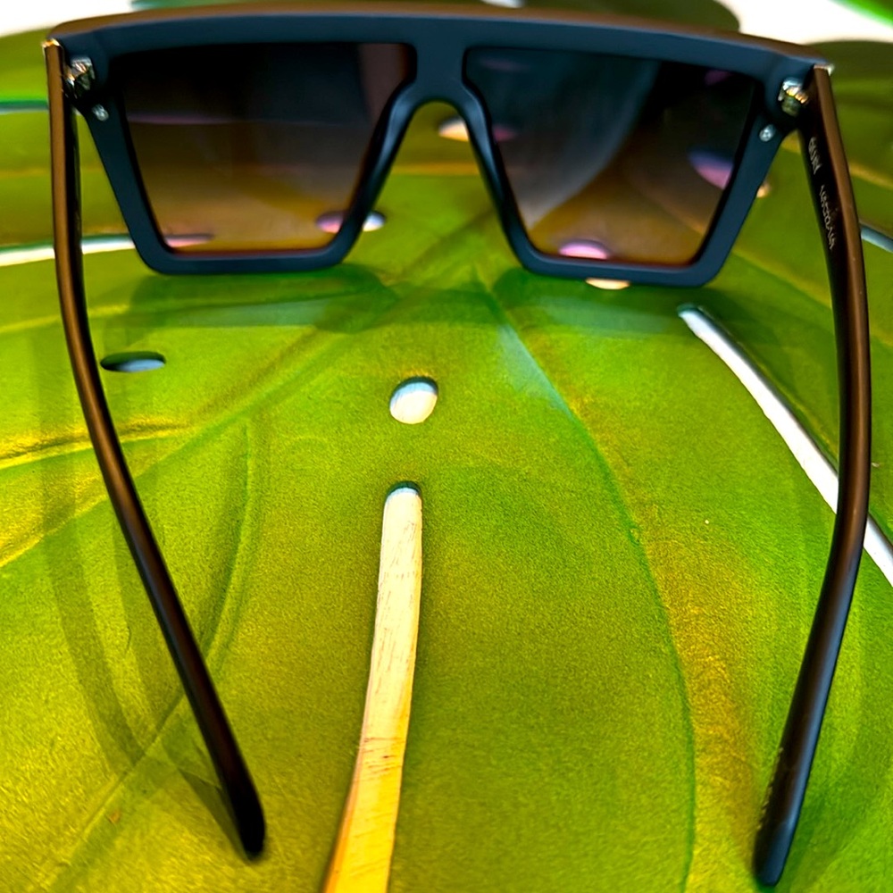 New Quay  Australia LEVEL UP sunglasses - Picture 8 of 15